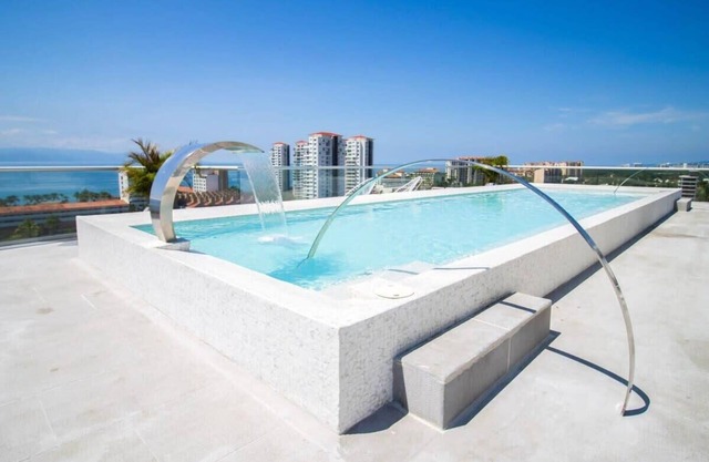 Nautico Marina View Condo, 2 Pools, Rooftop, Gym