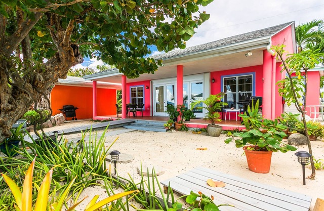 Nautilus Cottage: 2 BR / 2 BA Ferienhaus in West Bay, Schlafmöglichkeiten für 5