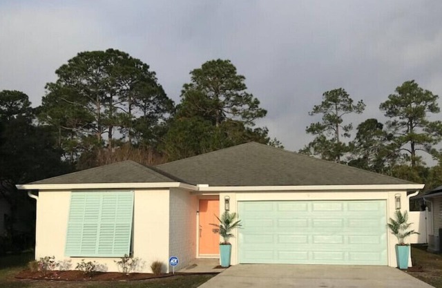 Navarre Beach Getaway! Stay for FREE if you move to Navarre!