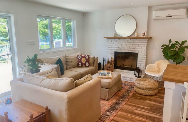Navigable Lakefront Chalet