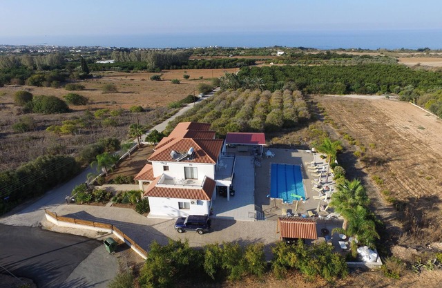 Paradies mit Namen, ein Paradies von Natur aus. Es ist mehr wie ein Resort, als eine Villa !!