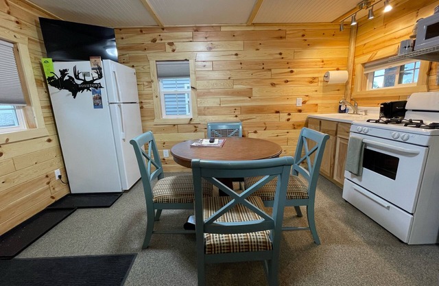 nCabin #3-New, Affordable, Year Round Lodging near Pictured Rocks & Tahquamenon!