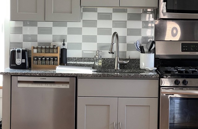 nCharming 3-bedroom townhome owned by artist in wonderful Lenox with WiFi, AC.n
