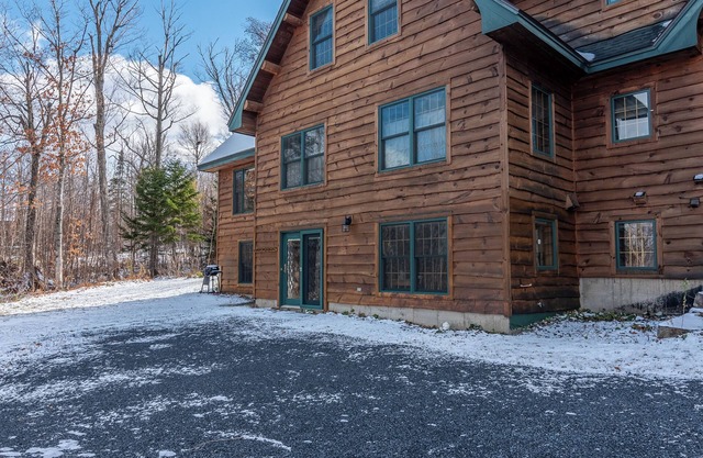 Charming apartment situated on West Mountain.