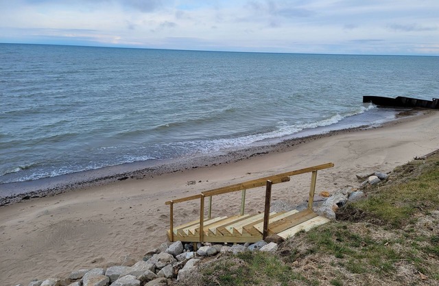 Cozy Lake Huron cottage, With internet, summer months beach access.