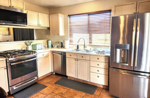 NE ABQ! 3 bdrm/2 bath home w/game room