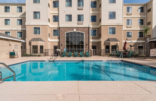 Near Amusement Parks + Beaches | Outdoor Pool
