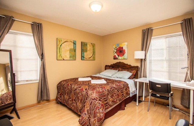 Near Apple Campus Bedroom/Shared Bath