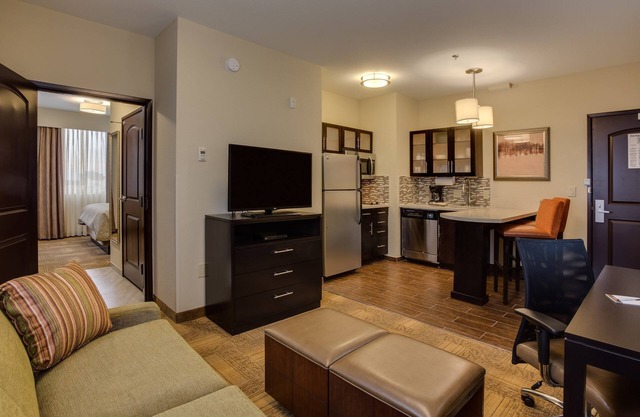 Accessible Suite in der Nähe von ATL | Kostenloses Frühstück + 24h Business Center!