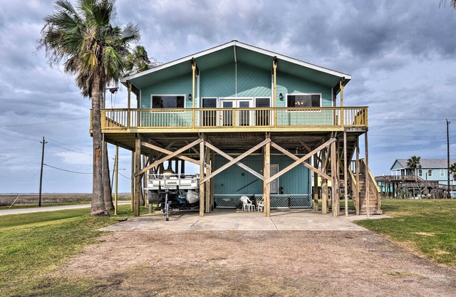 Near Boat Ramp: Home w/ Deck & Grill in Freeport