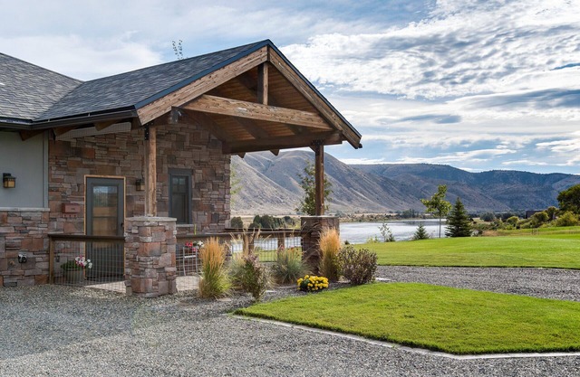In der Nähe von Bozeman ~ Modern Rustic Retreat ~ Privatpension ~ am Missouri River
