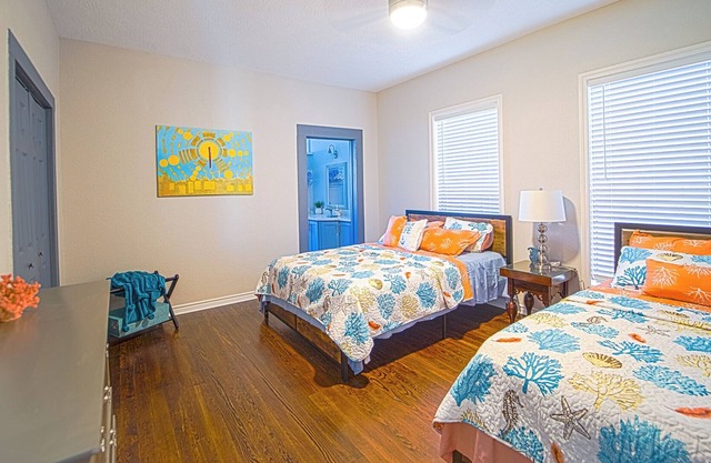 Near Dallas & Richardson - King bed with free wifi/parking/hulu
