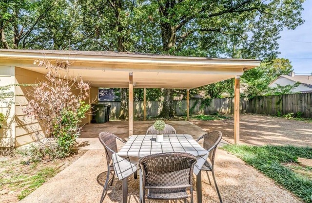 Near Dining, Shopping, Parks! Tranquil Fox Trails