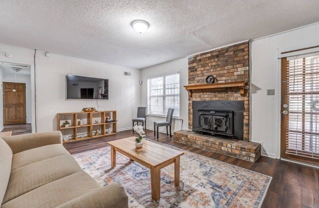 Near Dining & Shopping-Tranquility on Tulip Tree