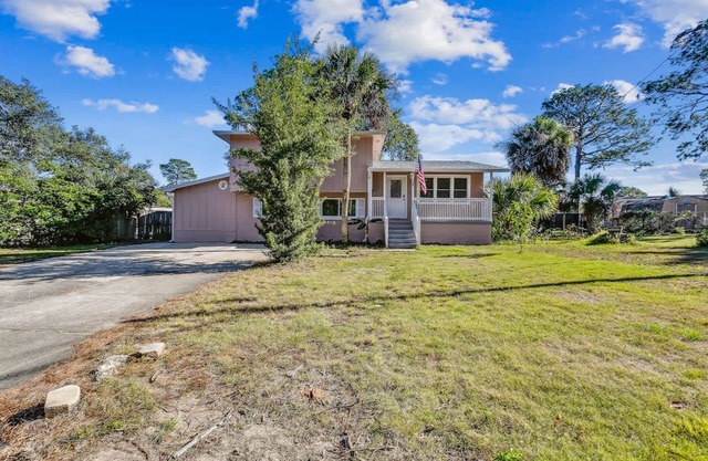 Near Downtown, Beach! House&Apt - Woodland Escape
