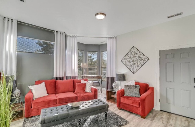 Near Downtown🏡Entire House w/Office😍Wash/Dry