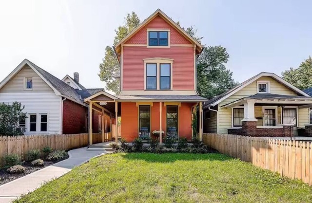 Near Downtown Indy & Attractions - Sleeps 10