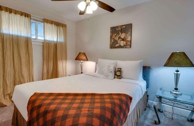 Near Downtown, River, & Airport! Garden City Bliss