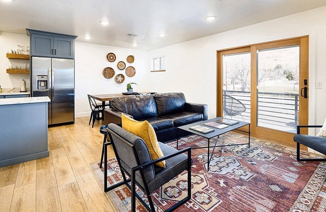 Near Downtown Stylish 2BR With Amazing Patio - 4