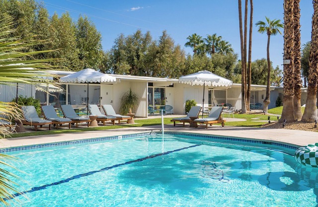 King Studio | Pool + Firepit | 10min to Downtown