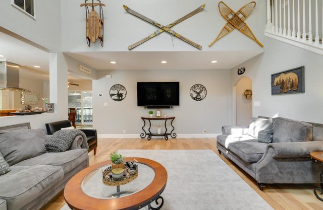 Near Dtwn Twain Harte Home with Furnished Deck!