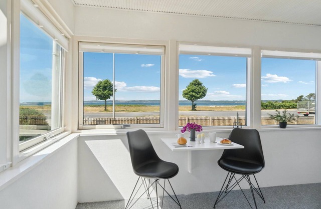 Near Ebeltoft welcomes you this beautiful cottage with great views of the water.