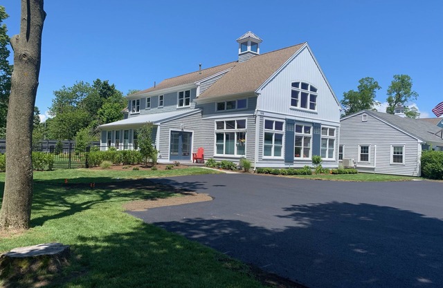 Near Falmouth Heights Beach. Great for large groups! Create Cape Cod memories !