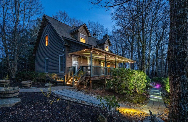 Near Highlands: 36-Acre Scaly Mountain Lodge