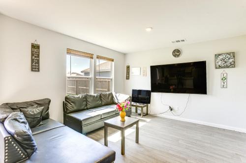 Near Hiking and Fishing Airy Retreat in Cleveland!