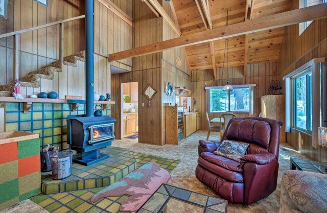 Near Hiking and Skiing Bear Valley Cabin!