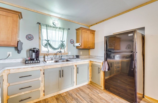 Near Hiking & ATV Trails: Spacious Cabin in Mena!