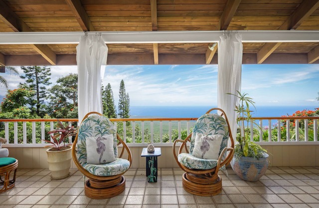 Near Historic Kealakekua Bay, Elevation, Close to Shops, Tranquil Retreat