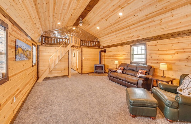 Near Hunting: Cozy Cabin w/ Deck in Grass Range!