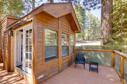 Near Lake Almanor and Golf Cozy Cabin!
