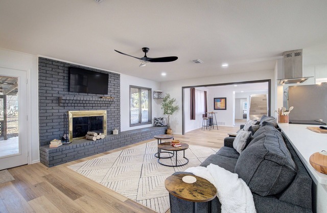 Near Lake, Family Friendly, Dogs OK, Early Check-In, Gated Yard