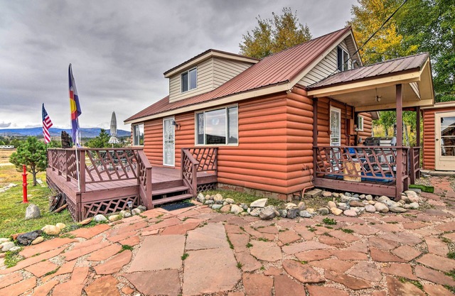 Near Lake & Nat'l Park: Cozy Home w/ Deck!