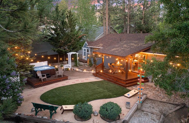 Near Lake & Village - Gorgeous! ❤️ Fenced Spa EV Fire pit Ping Pong