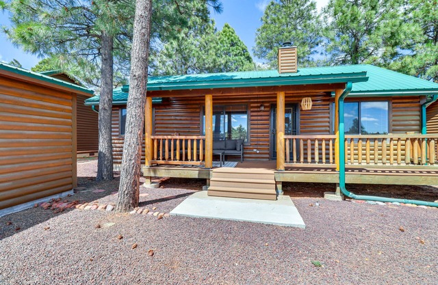 Near Lakes & Trails: Pet-Friendly Cabin in Arizona