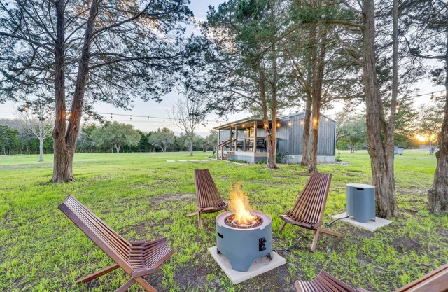 Near Majek Vineyard: Private Schulenburg Cabin