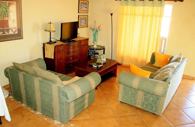 NEAR MARINA, BEACH & DOWNTOWN, SPACIOUS & BEAUTIFUL VIEWS 2 BR CONDO 301