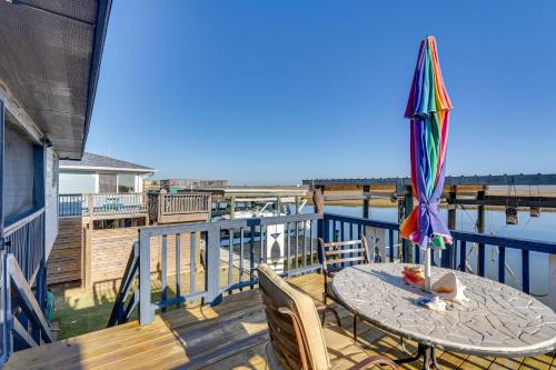 Near Ocean Home with Deck and Grill in Surfside Beach
