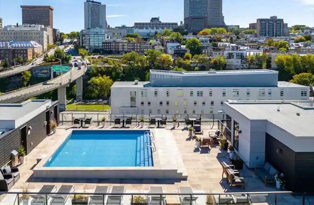 Near Old Quebec, parking/pool/rooftop terrasse/gym included