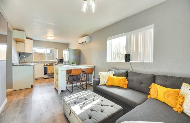 Near Old Town & UNM: Home in East Downtown