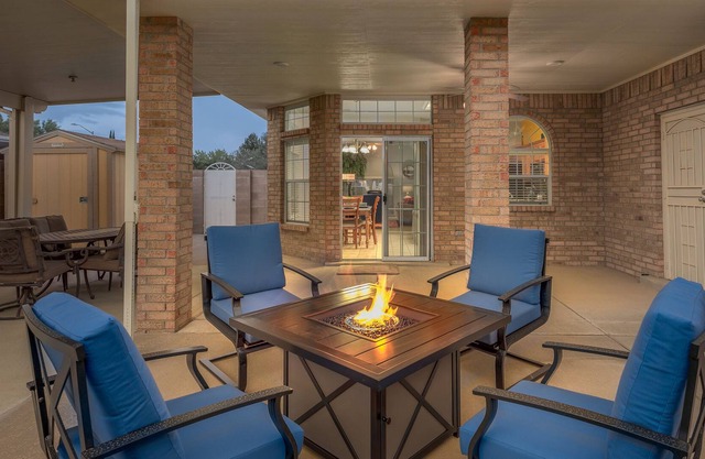 New on market! Near to hiking, dining, other amenities. Perfect to entertain!