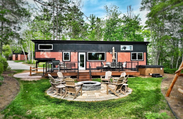 Near Pictured Rocks and trails, on the AuTrain River, has private hot tub