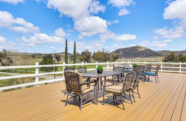 Near Ramona Wineries: Mtn-View Haven w/ Large Yard