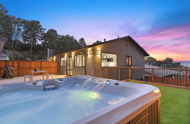Near SFO! Clean & Spacious Hot Tub w/Stunning Views