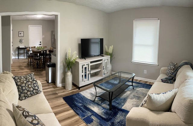 Near Shows,Food,Casino, Racing Sleeps 6, family/ pet friendly, 2 miles to post