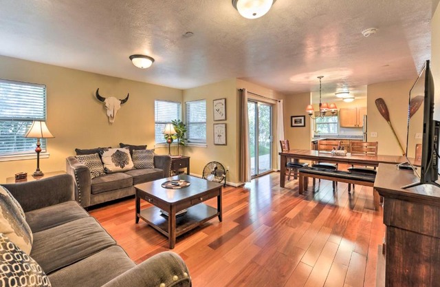 Near Skiing and Hiking Inviting Retreat in Victor!