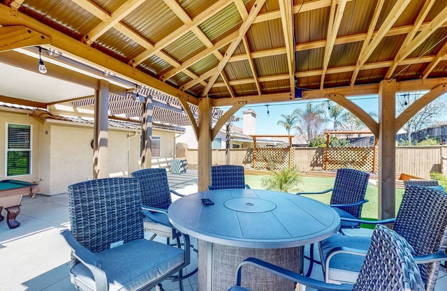 Near Temecula Wine Country - Hot Tub & Pool Table